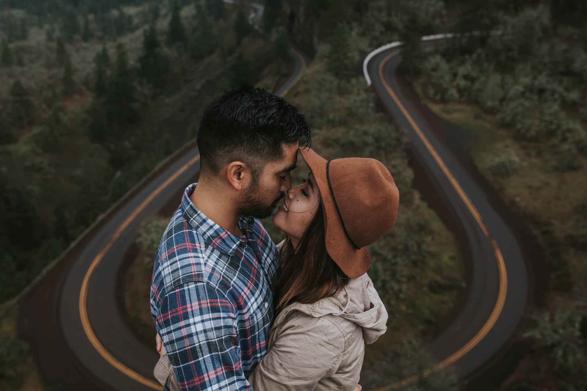 Rowena Crest viewpoint couple kissing by Marcela Pulido Portland Wedding Photographer
