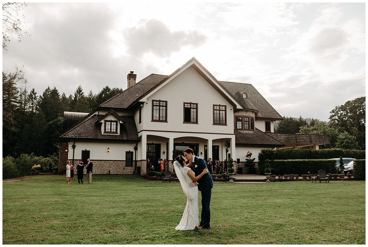 couple kissing in front of beacon hill winery wedding