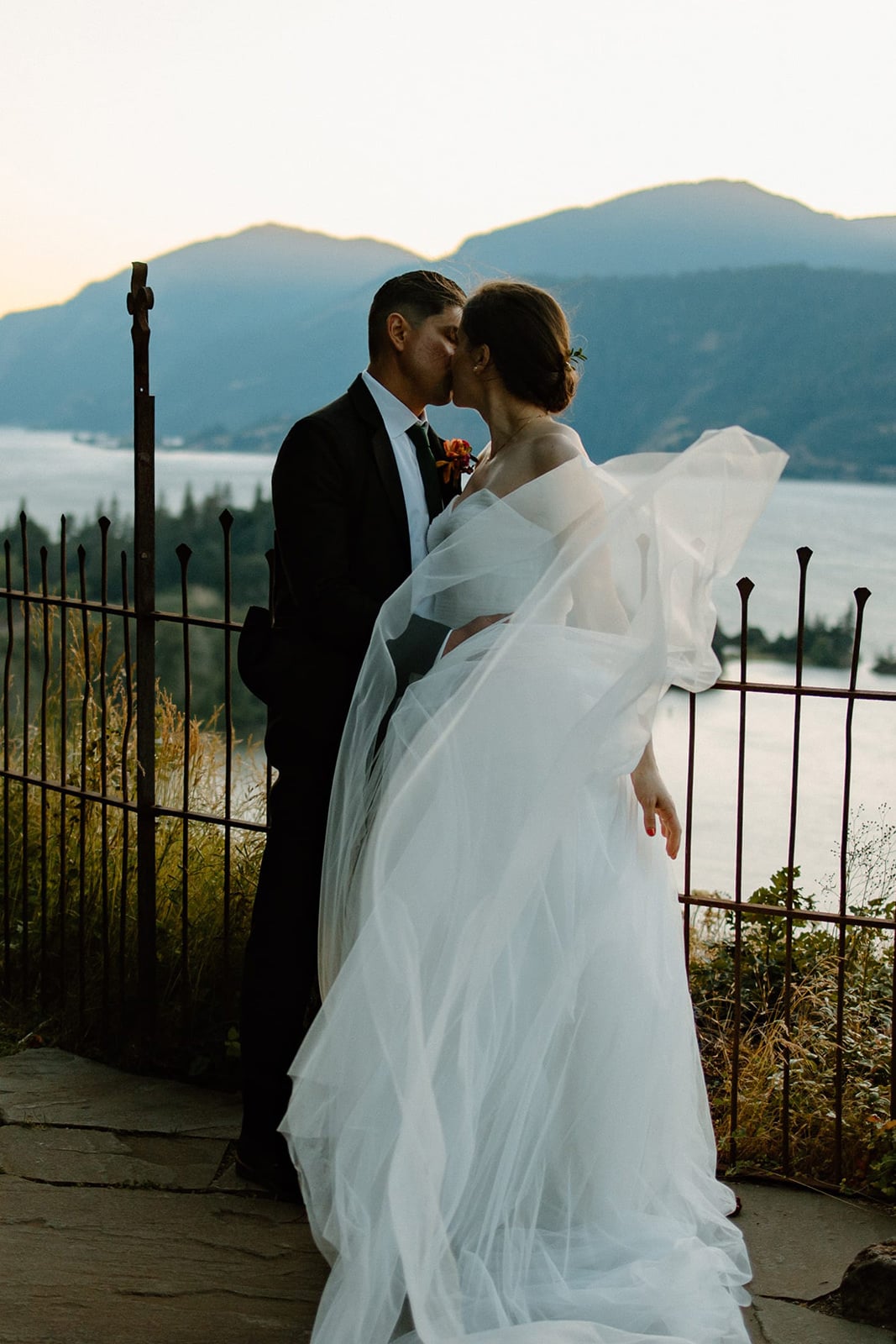 The Griffin House Wedding on the Columbia River Gorge